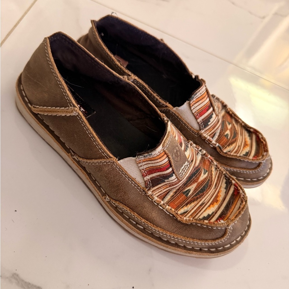 Ariat Brown and Tan Patterned Loafers Size 6.5B - Picture 2 of 6
